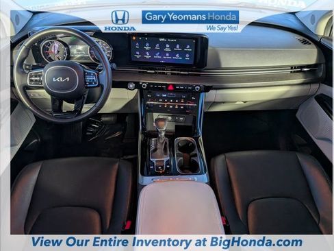 Used 2024 Kia Carnival EX FWD image 15