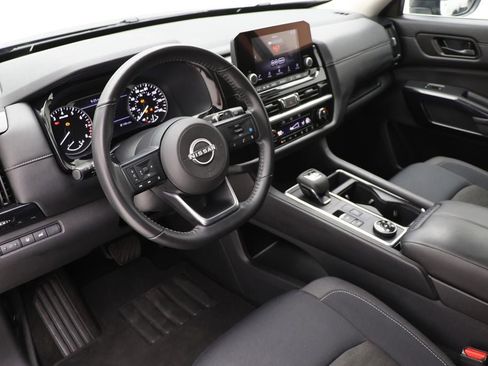 Used 2025 Nissan Pathfinder SV image 13