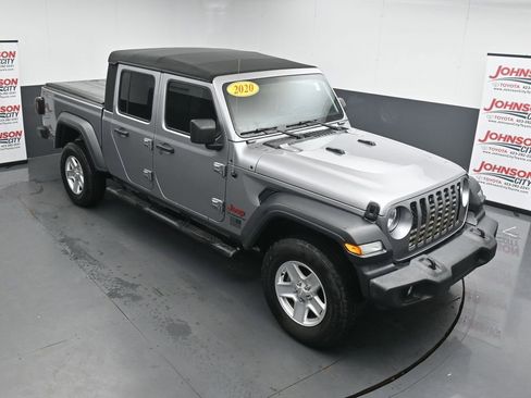 Used 2020 Jeep Gladiator Sport w/ Quick Order Package 24S AWD/4WD image 24