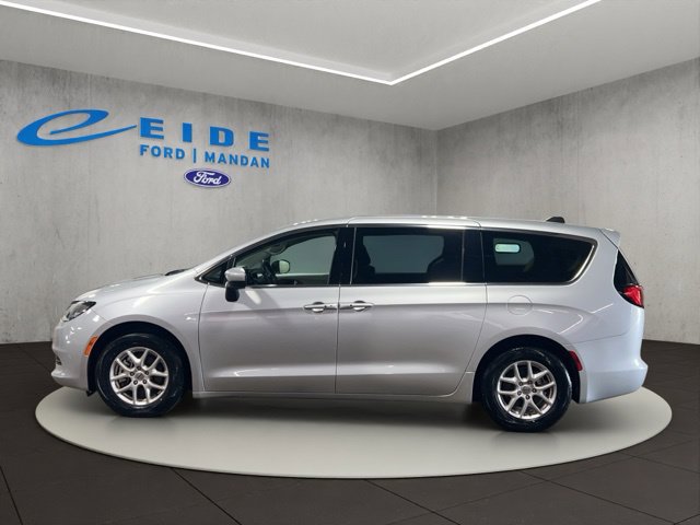 Used 2023 Chrysler Voyager LX FWD image 11