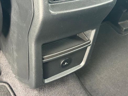 Used 2023 Ford Edge SEL image 11