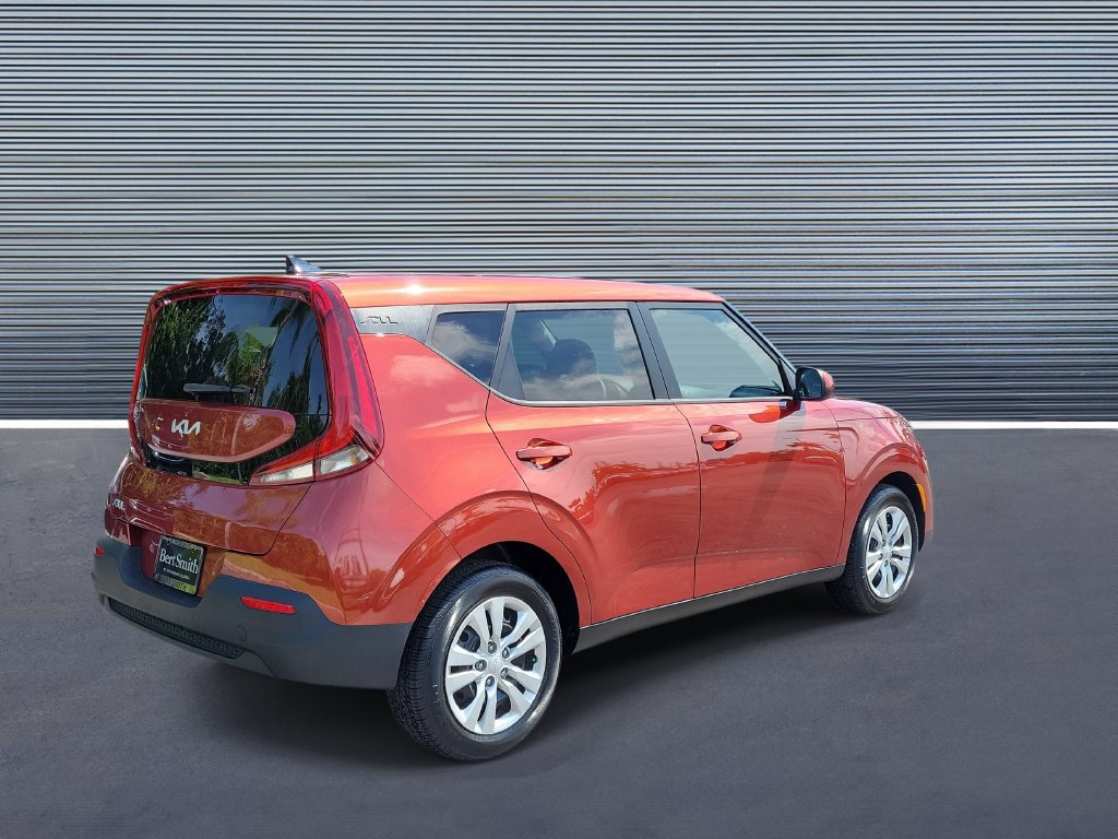 Used 2022 Kia Soul LX FWD image 3