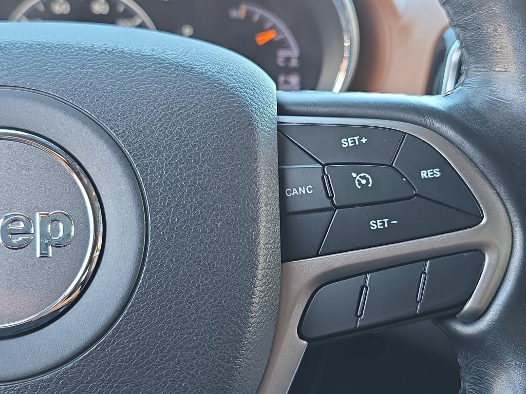 Used 2020 Jeep Grand Cherokee Overland AWD/4WD image 21