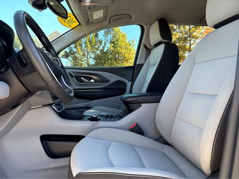 Used 2023 GMC Terrain SLE w/ Driver Convenience Package image 12