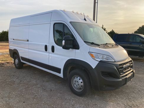 Used 2023 RAM ProMaster 2500 FWD image 9