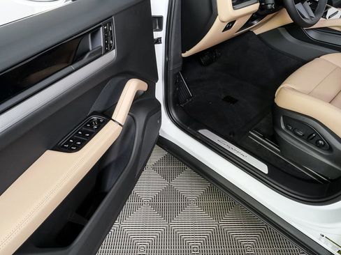 New 2026 Porsche Cayenne image 8