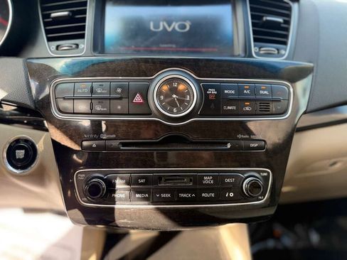 Used 2014 Kia Cadenza Premium w/ Technology Package FWD image 22