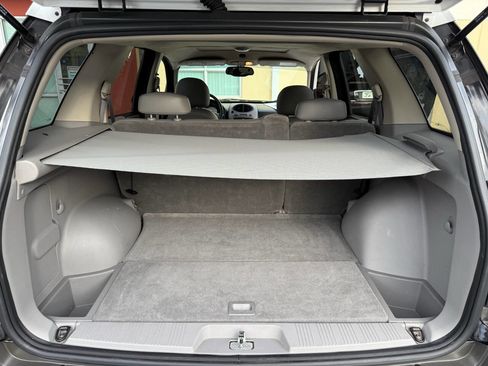 Used 2004 Saturn Vue 2WD V6 w/ Comfort Pkg image 22