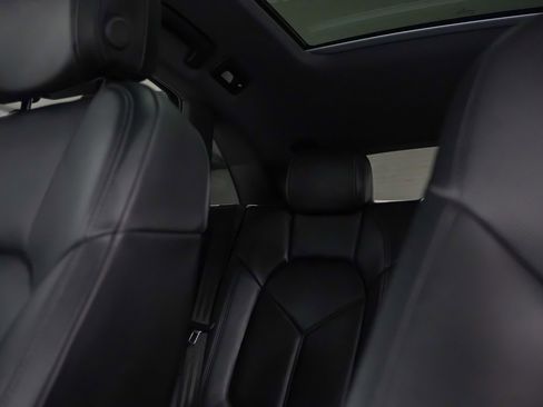 Used 2025 Porsche Macan image 36