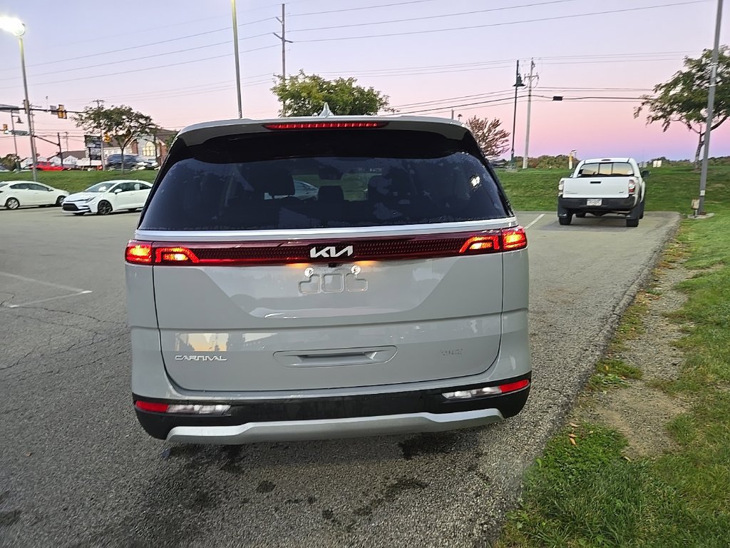 Certified 2024 Kia Carnival EX FWD image 4