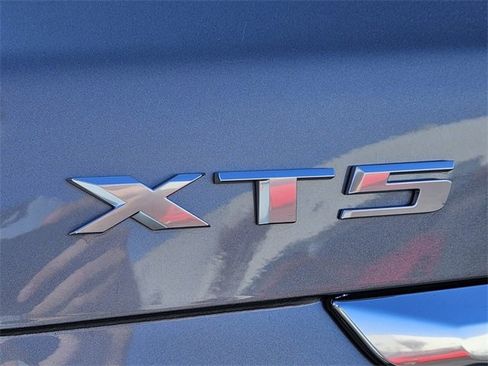 New 2026 Cadillac XT5 Luxury image 16