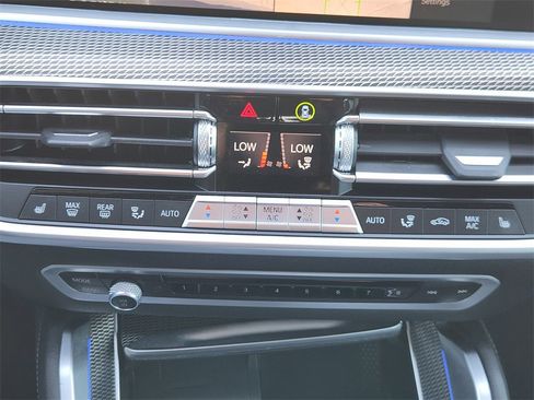 Used 2022 BMW X6 xDrive40i w/ M Sport Package image 19