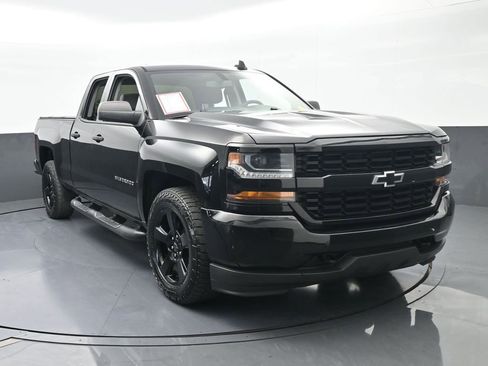 Used 2018 Chevrolet Silverado 1500 Custom w/ Custom Value Package image 9