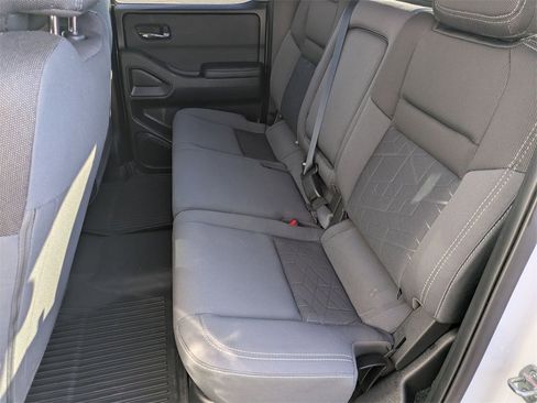 Used 2025 Nissan Frontier SV w/ SV Convenience Package image 17