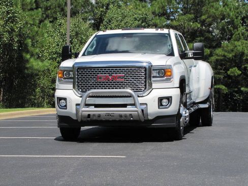 Used 2015 GMC Sierra 3500 Denali AWD/4WD image 8