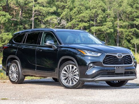 Used 2022 Toyota Highlander Platinum AWD/4WD image 3