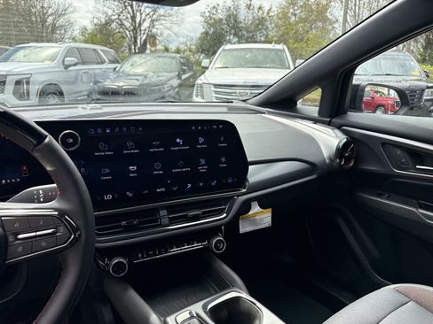 Used 2024 Chevrolet Equinox EV RS image 24