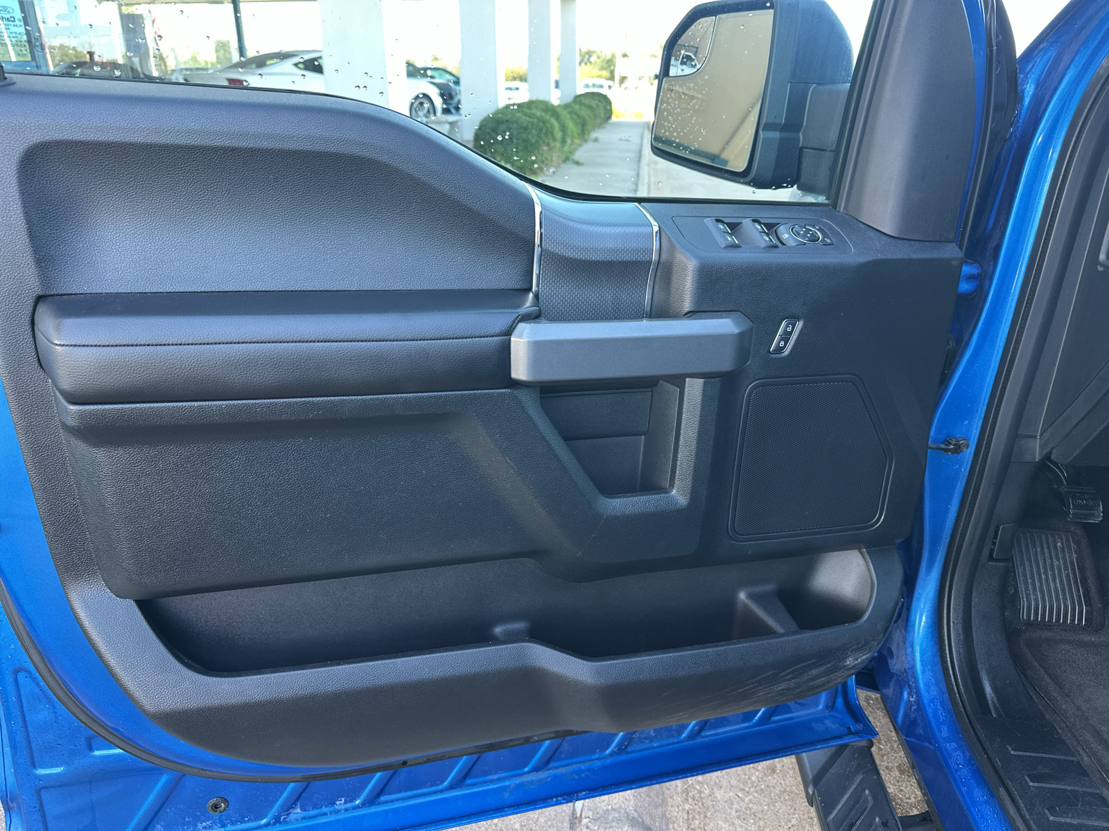 Used 2015 Ford F150 XLT w/ Equipment Group 302A Luxury AWD/4WD image 17