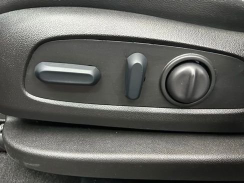 Used 2022 GMC Terrain SLT image 9