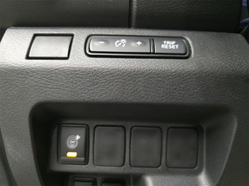 Used 2023 Nissan Frontier SV w/ Technology Package image 28