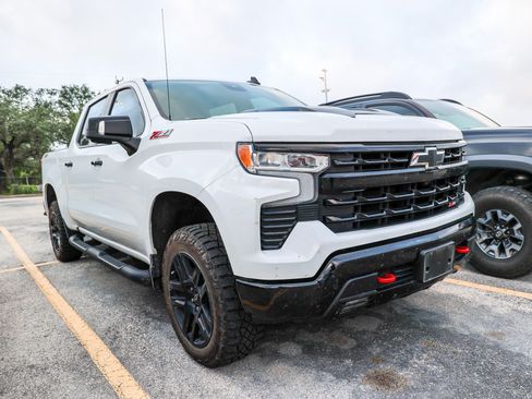 Used 2025 Chevrolet Silverado 1500 LT Trail Boss w/ LT Trail Boss Premium Package AWD/4WD image 6