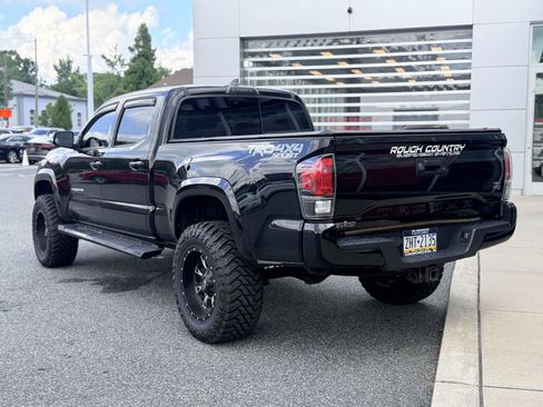 Used 2017 Toyota Tacoma TRD Sport w/ Tow Package AWD/4WD image 4