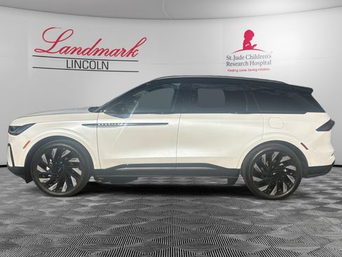 Certified 2024 Lincoln Nautilus Reserve w/ Equipment Group 202A AWD/4WD image 2
