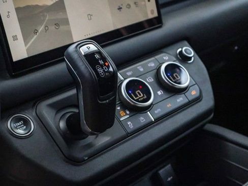 Certified 2024 Land Rover Defender 110 V8 image 20