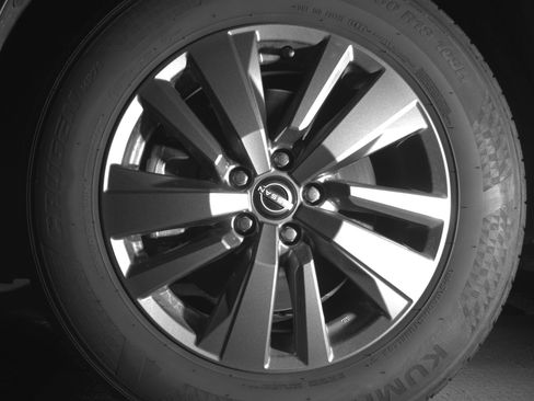 Used 2025 Nissan Pathfinder SV image 12