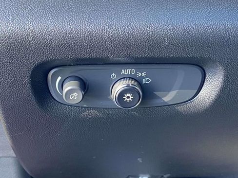 Used 2023 Chevrolet Traverse LT image 18