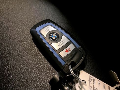 Used 2018 BMW 330i xDrive Sedan w/ M Sport Package AWD/4WD image 14