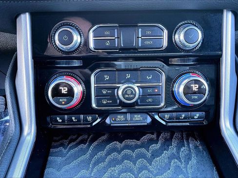 Used 2024 GMC Yukon Denali image 32