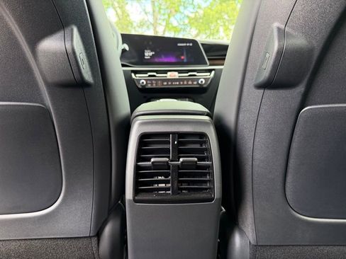 Certified 2025 Kia Niro FWD image 29