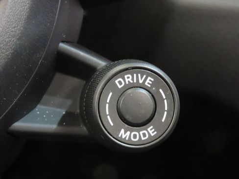 Certified 2026 Porsche Macan AWD/4WD image 22