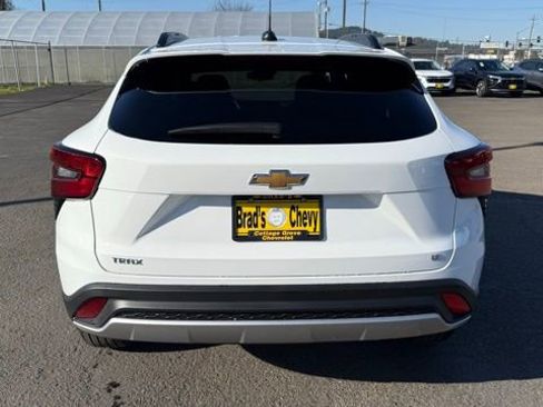 New 2026 Chevrolet Trax LT image 5
