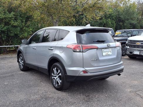Used 2018 Toyota RAV4 LE image 23