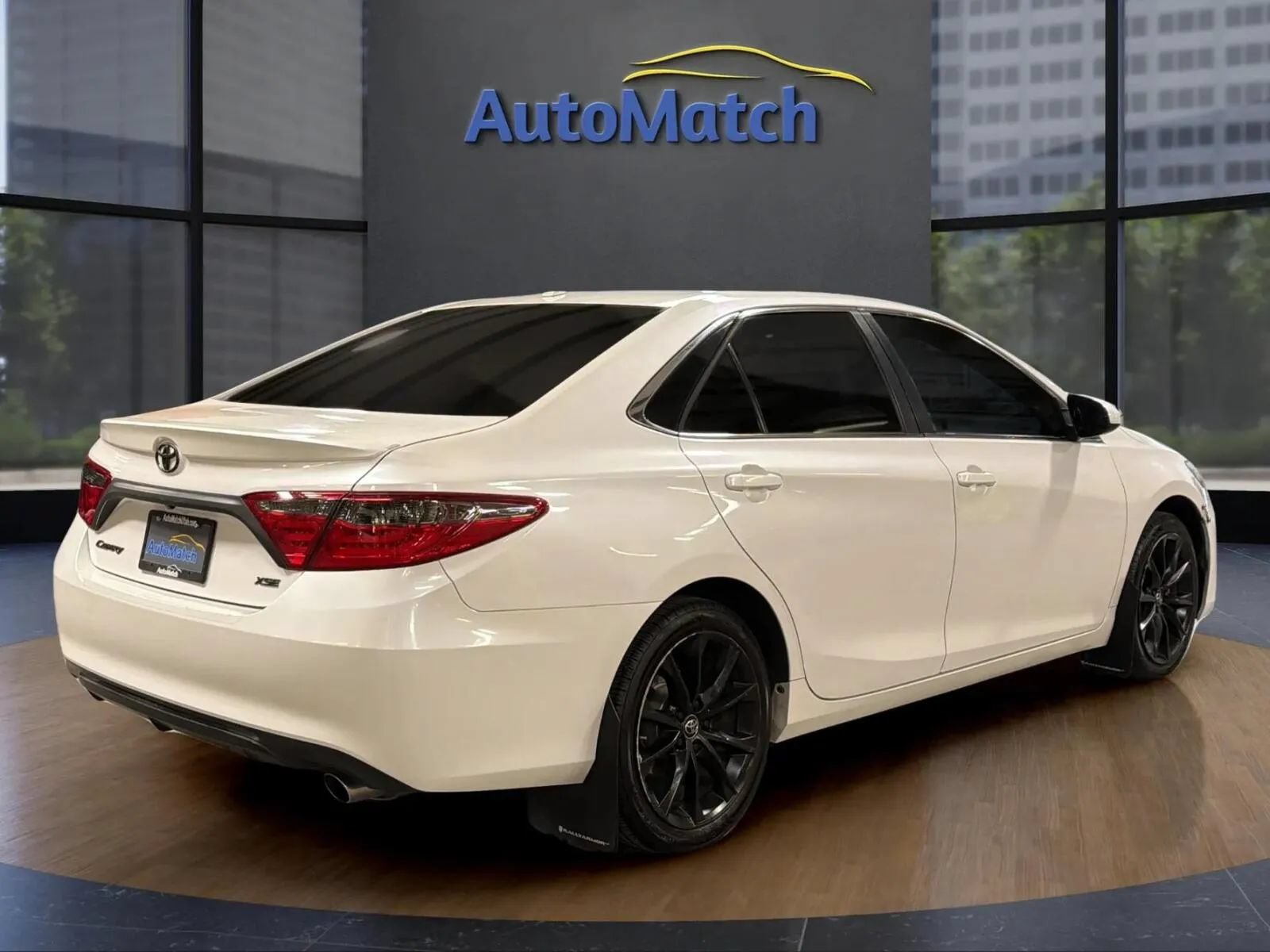 Used 2015 Toyota Camry XSE FWD image 10