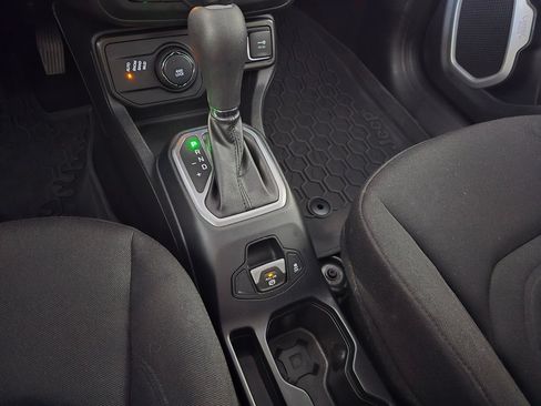 Used 2019 Jeep Renegade Latitude w/ Cold Weather Group AWD/4WD image 32