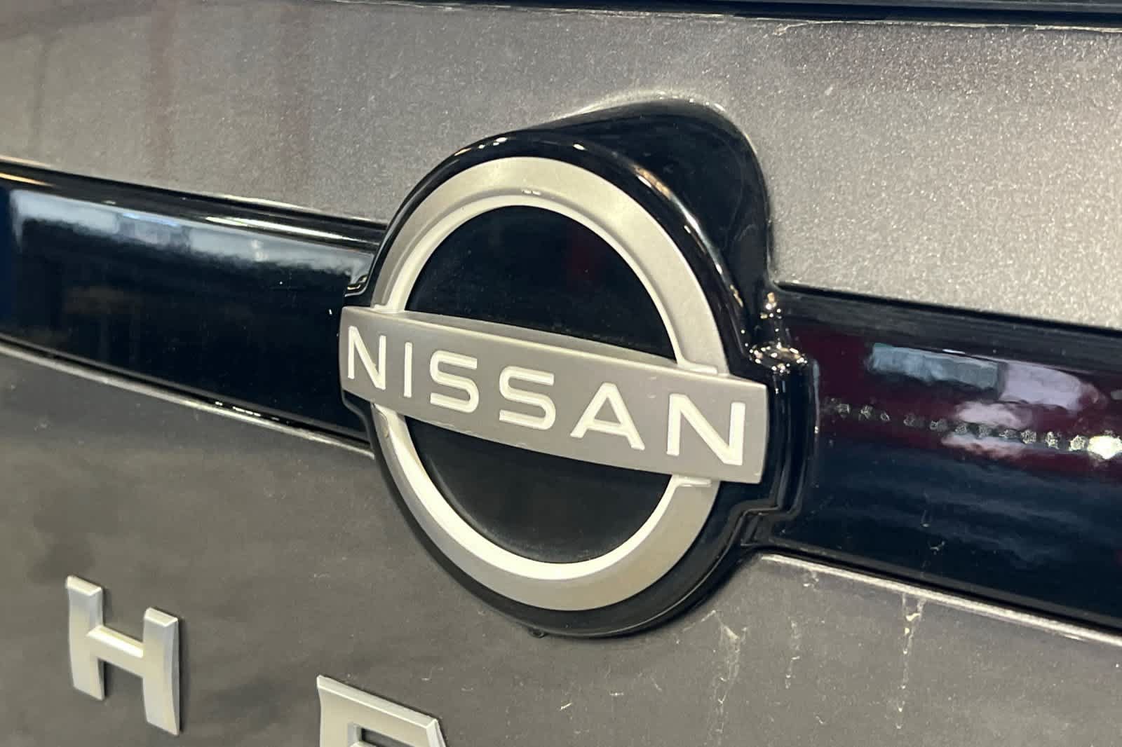 Used 2025 Nissan Pathfinder SL FWD image 17
