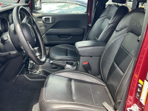 Used 2022 Jeep Wrangler Unlimited Sahara w/ Cold Weather Group AWD/4WD image 12