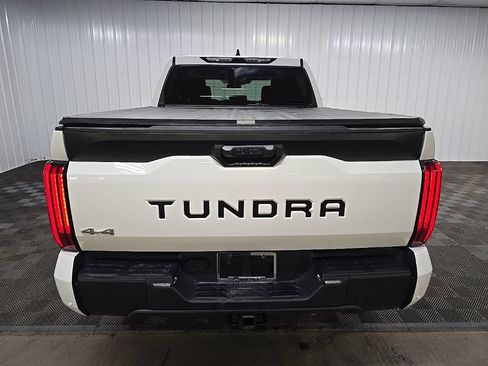 Used 2022 Toyota Tundra SR5 w/ SR5 Convenience Package AWD/4WD image 11