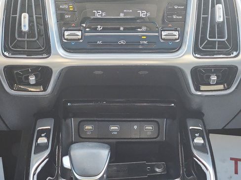 Used 2021 Kia Sorento SX image 19