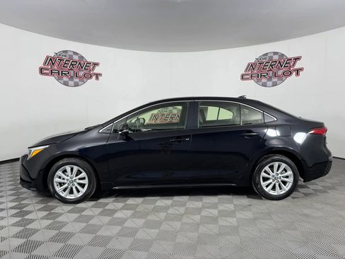 Used 2024 Toyota Corolla XLE image 4