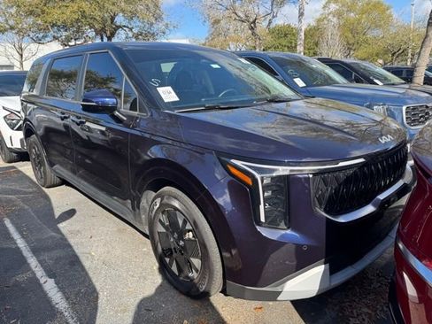 Certified 2025 Kia Carnival LXS image 9