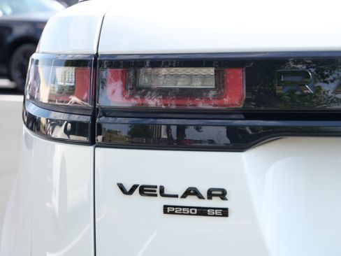 Used 2019 Land Rover Range Rover Velar R-Dynamic SE AWD/4WD image 11