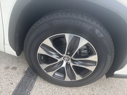 Used 2020 Toyota Highlander XLE image 13