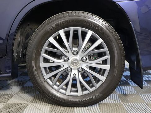 Used 2019 Lexus LX 570 4WD w/ Luxury Package image 16