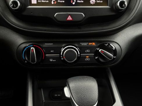 Used 2025 Kia Soul LX w/ LX Technology Package FWD image 25