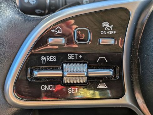 Used 2021 Mercedes-Benz GLC 300 4MATIC image 19