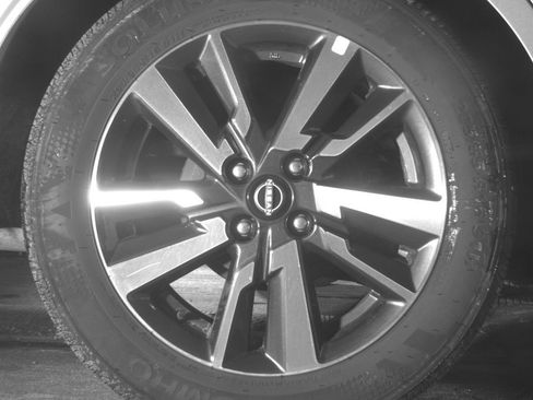 Used 2025 Nissan Versa SV FWD image 15